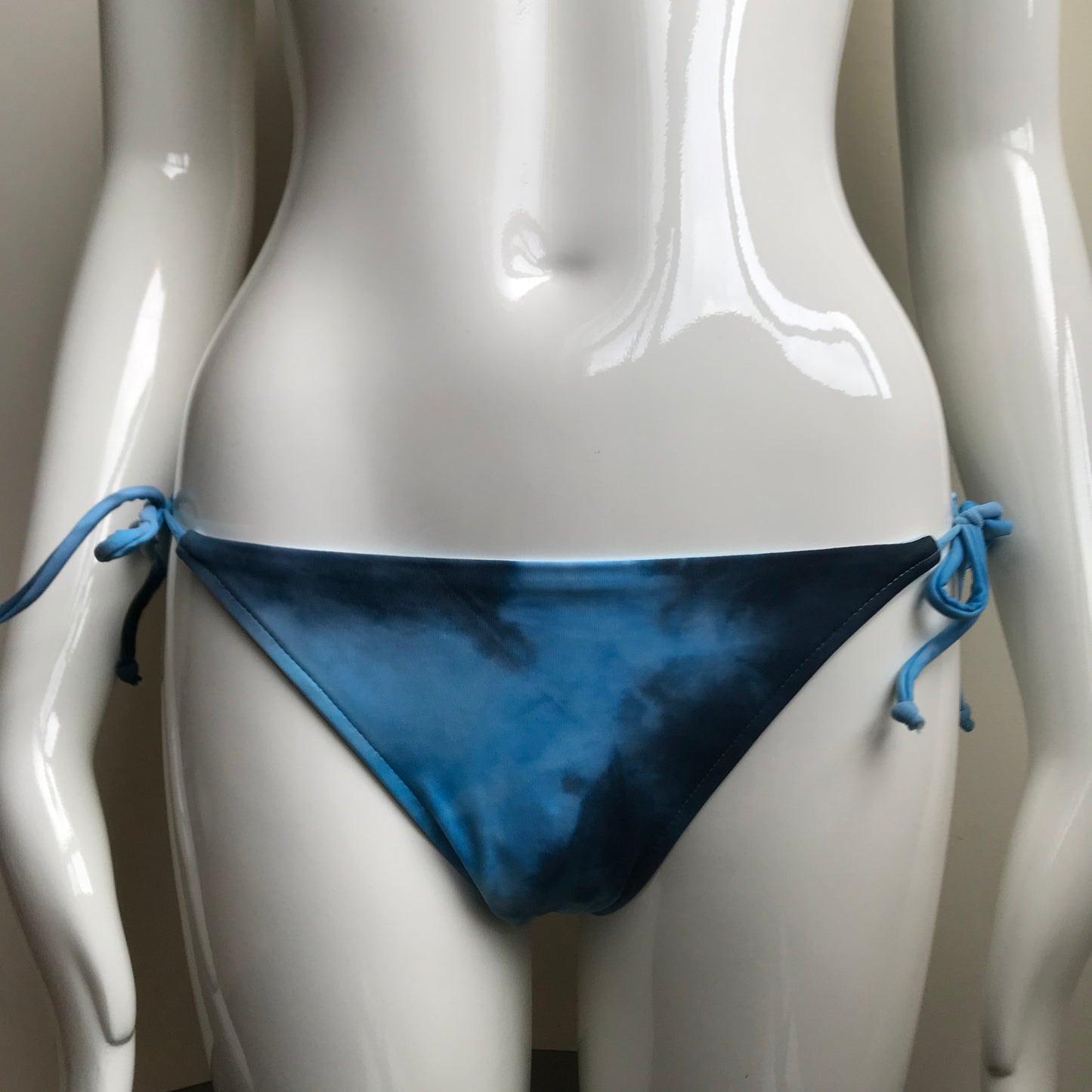 Billabong Bikini Blue Tie Dye Reversible to solid blue Triangle padded swimsuit