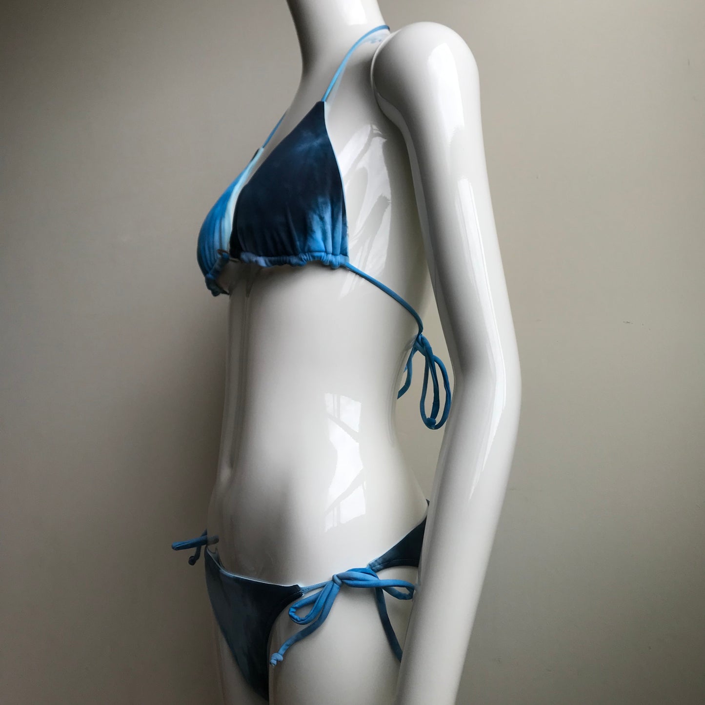 Billabong Bikini Blue Tie Dye Reversible to solid blue Triangle padded swimsuit