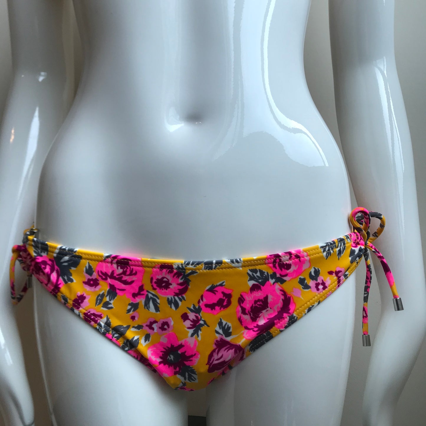 Billabong Bikini D Cup Floral printed halter low rise swimsuit