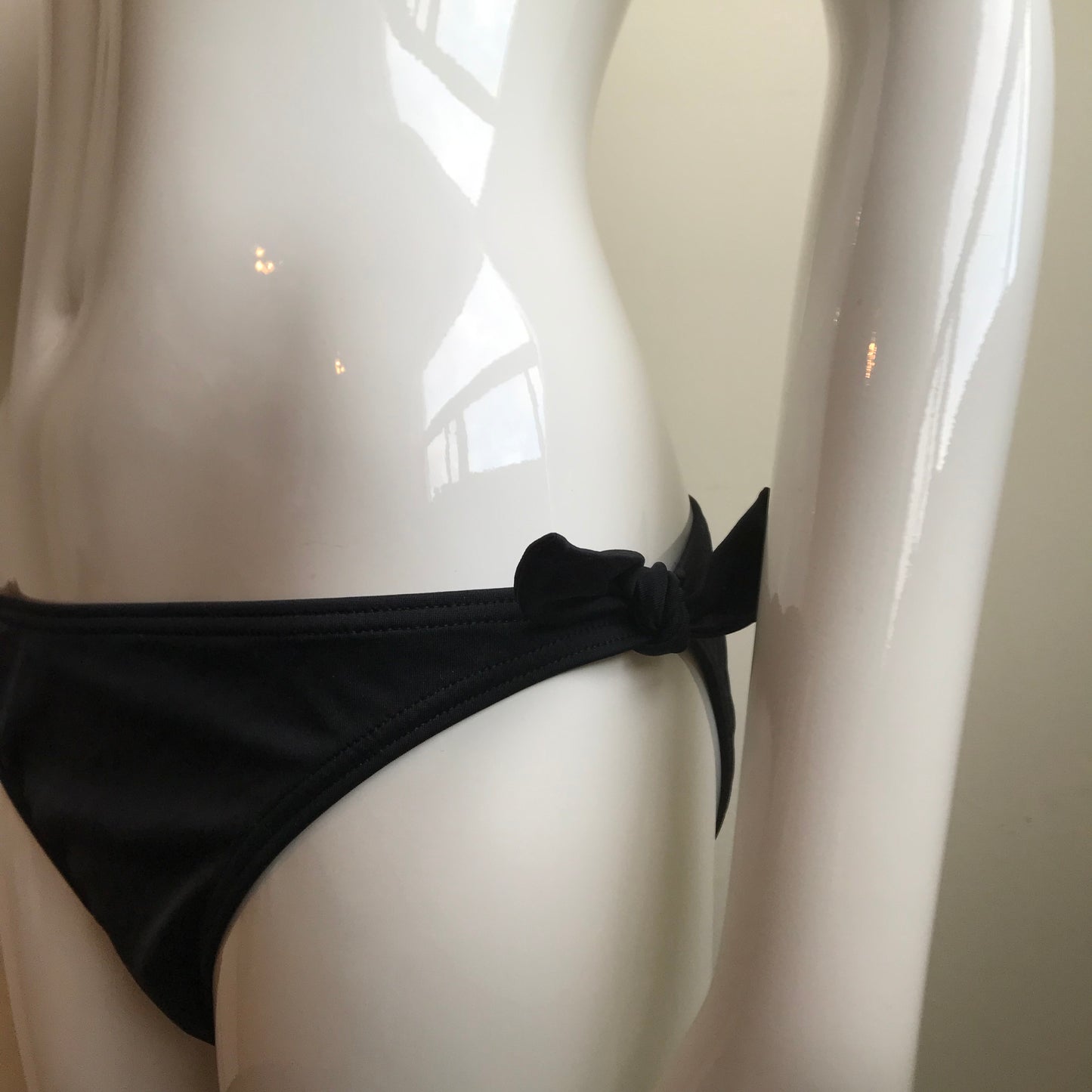 Billabong Bikini Solid Black Underwire Halter top low rise Swimsuit