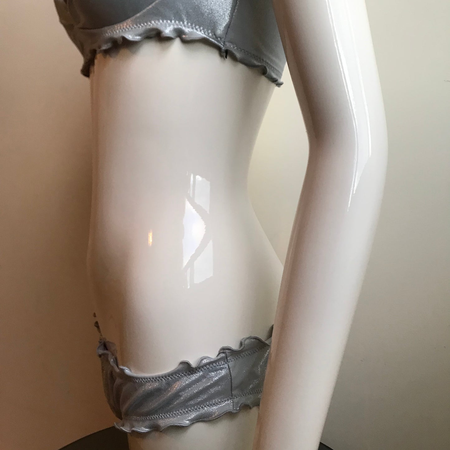 Sun Dazed Silver Underwire bra 34DD D/DD Cup shirred ruffle bikini M