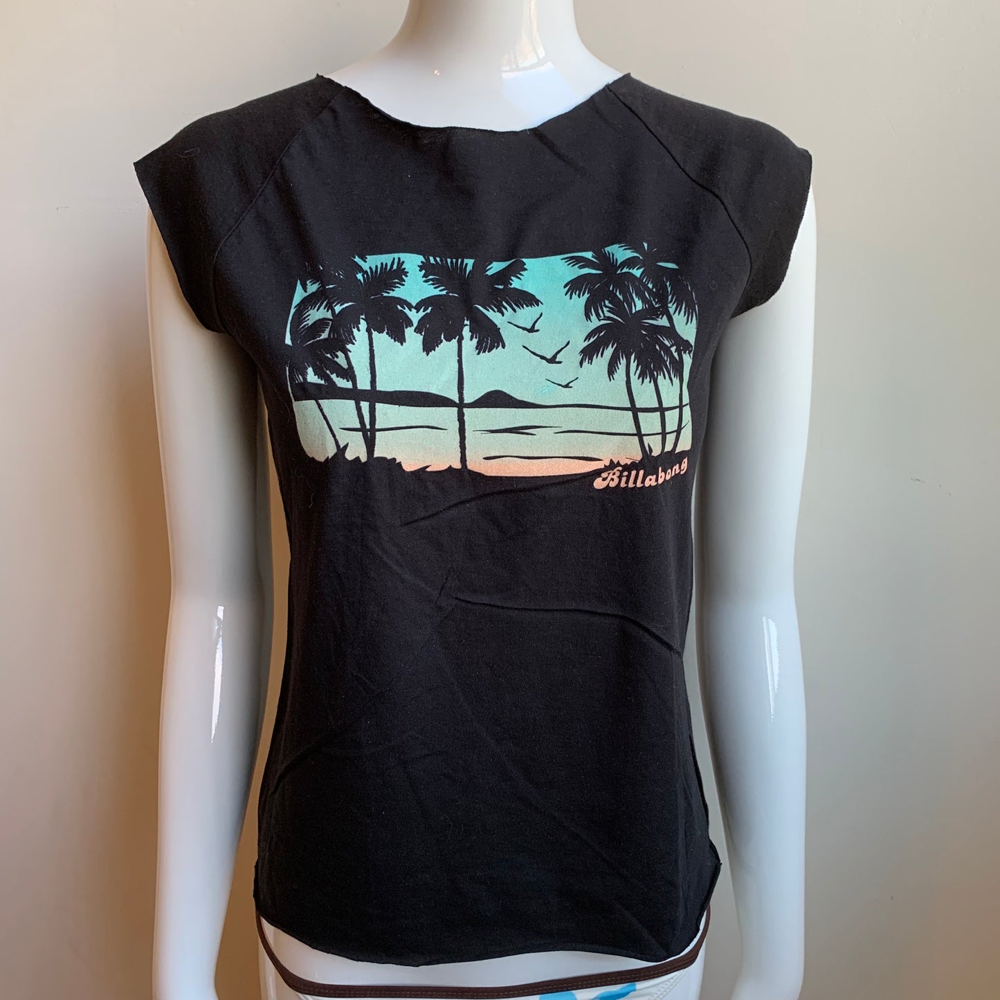 BLUE CRUSH era Vintage RARE Billabong black scenic print logo fitted t-shirt