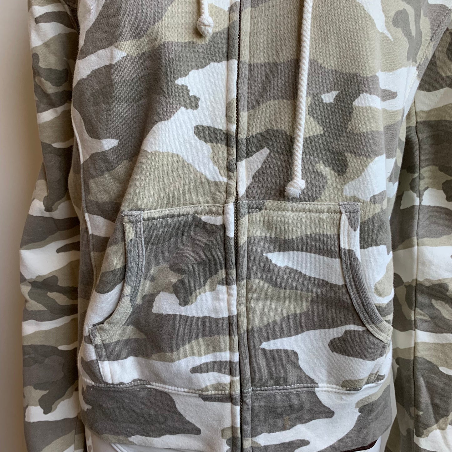 Billabong camouflage army print heart hoodie sweater